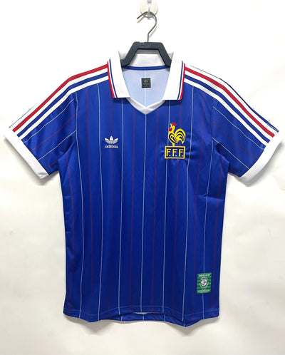 Camiseta Francia 1984 Home Adidas con franjas azul, rojo, blanco, escudo FFF, y gallo dorado.