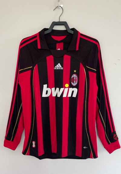 Camiseta AC Milan 2006-2007 Adidas, franjas rossoneri, logo Bwin, escudo bordado, manga larga.