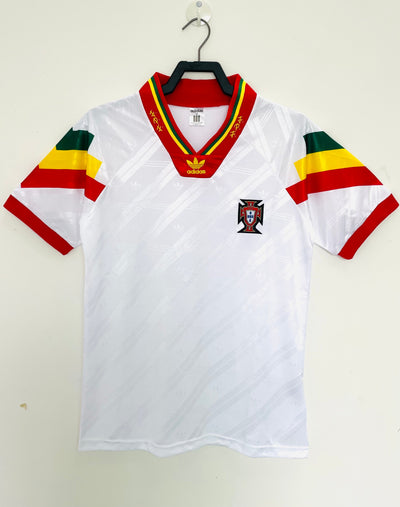 Camiseta Portugal 1992 Away Adidas blanca con detalles rojo, verde y amarillo, escudo FPF y logo vintage.