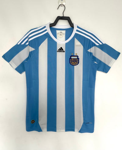 Camiseta retro Argentina 2006 Adidas ClimaCool con franjas celestes y blancas, escudo AFA.