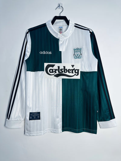 Camiseta retro Liverpool FC Adidas Carlsberg edición especial, diseño verde oscuro y blanco.